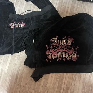 Juicy Couture “Juicy Unplugged” velour sweatsuit